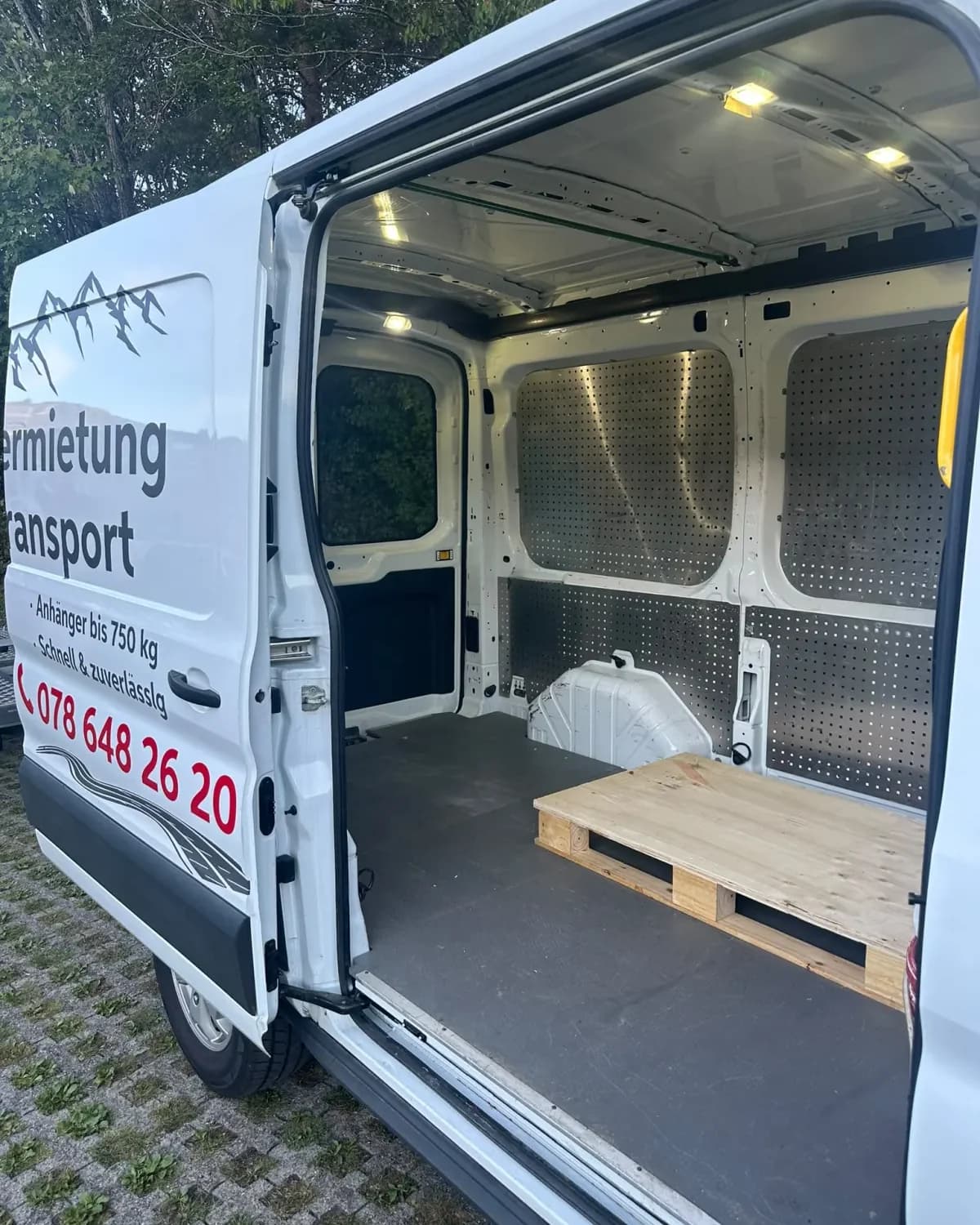 Load area of the Ford Transit rental van from Stefan Mobility